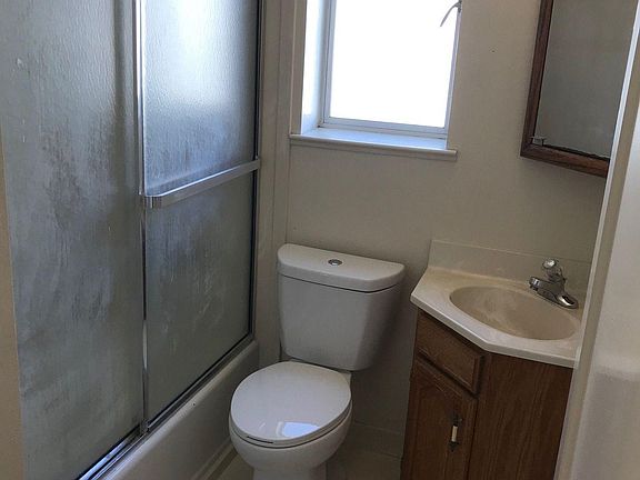 5th image of 214 Maple Ave APT 4