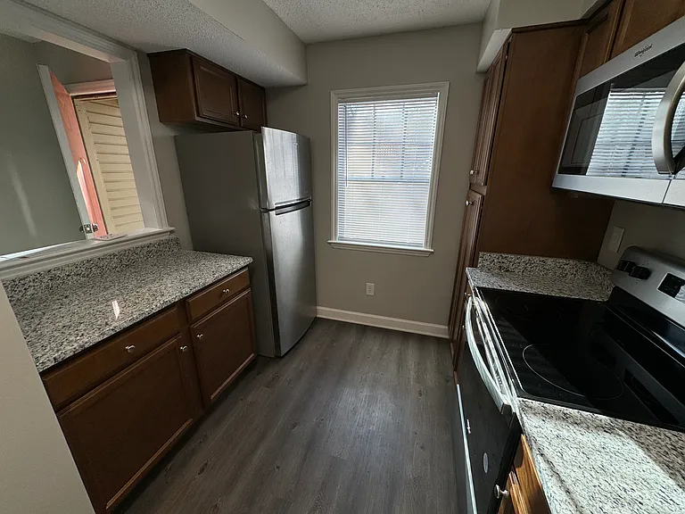 Avery Close Condominiums — Photo 45