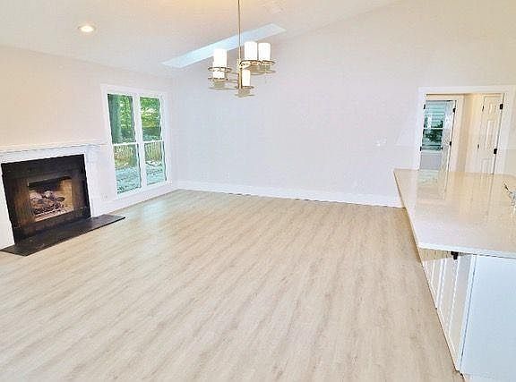 4th image of 4890 Hampton Square Dr #Dr