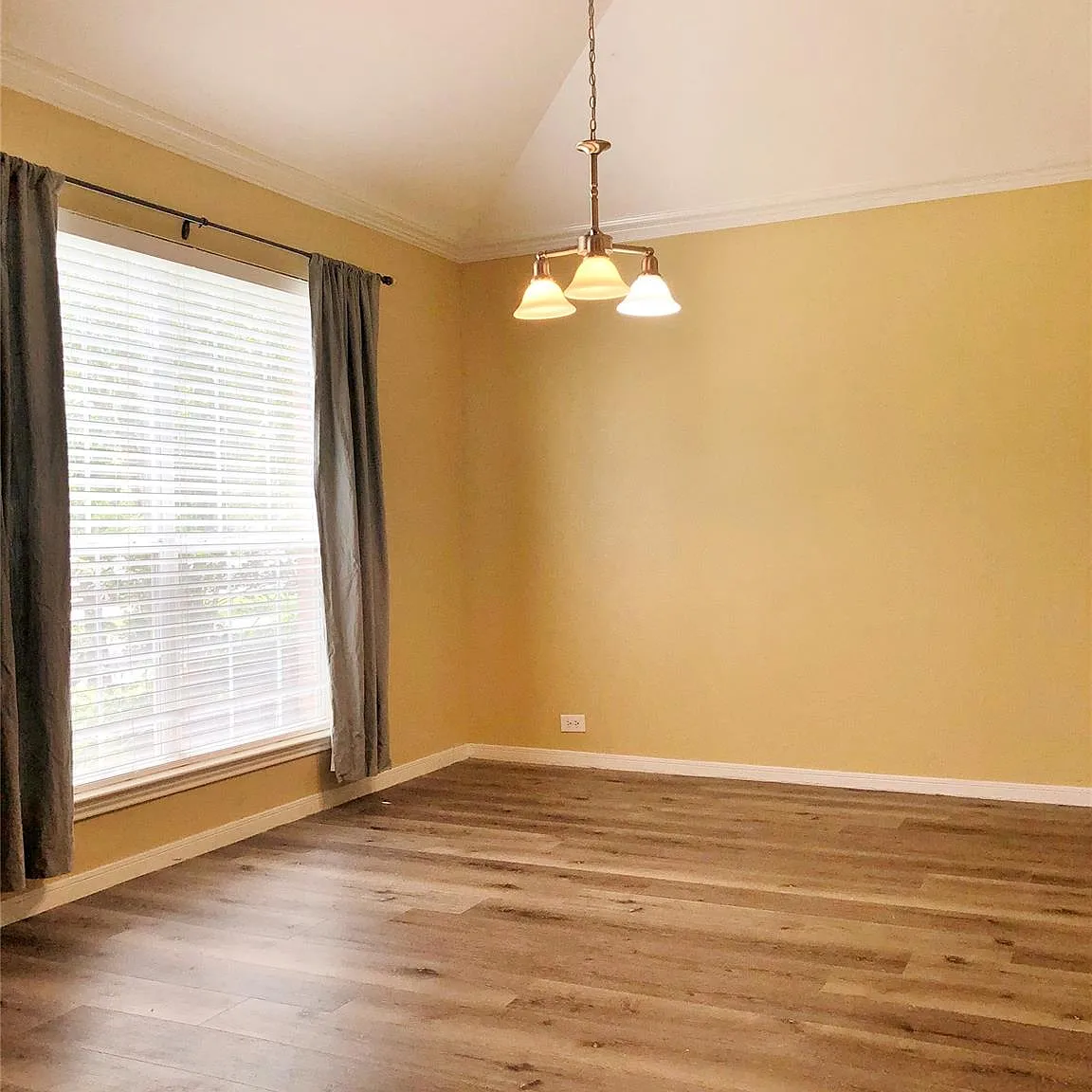 3 bed, 2.0 bath, 1986 sqft, $2,350 — Photo 4