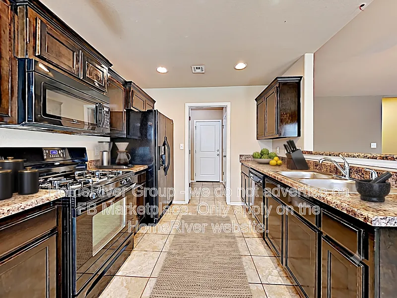 3 bed, 2.0 bath, 1232 sqft, $1,695 — Photo 3