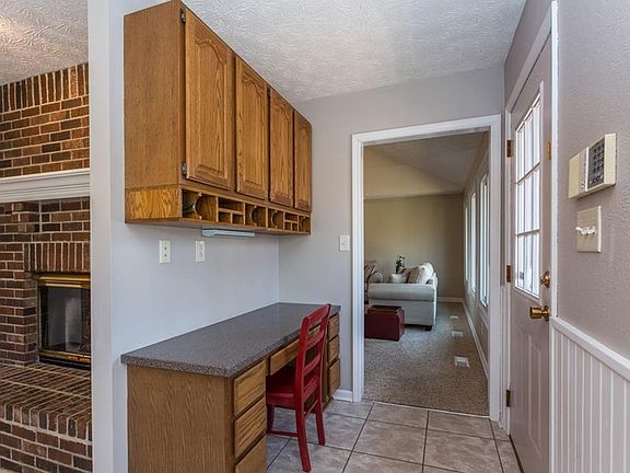 5th image of 8450 New London Ct