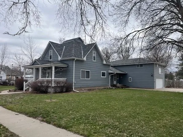 414 E 2nd St, Shelton, NE 68876