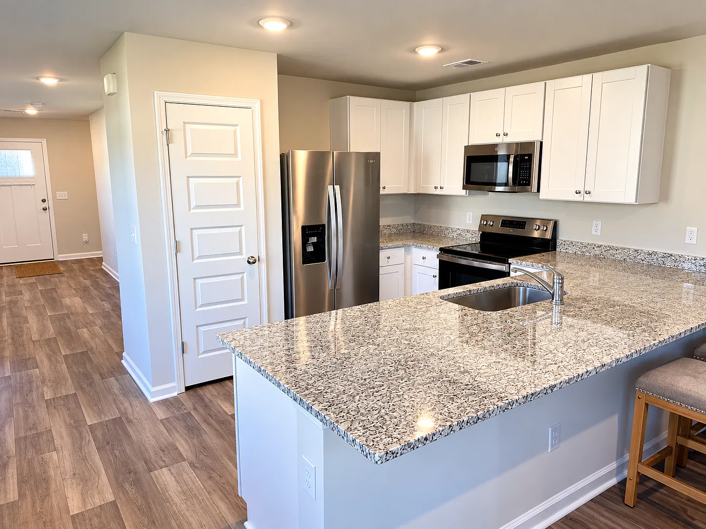 3 bed, 1354 sqft, $1,775 — Photo 3