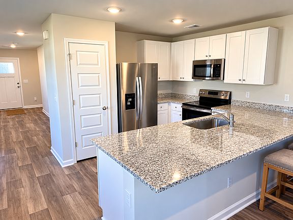3rd image of 335 Mistletoe Way