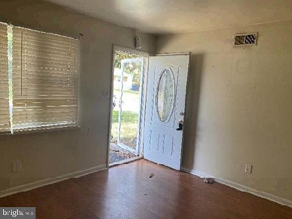 2nd image of 3904 Starboard Rd