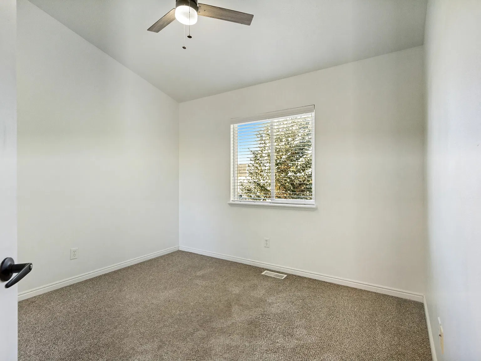 459 N 1160 E St - HC - 1 — Photo 3