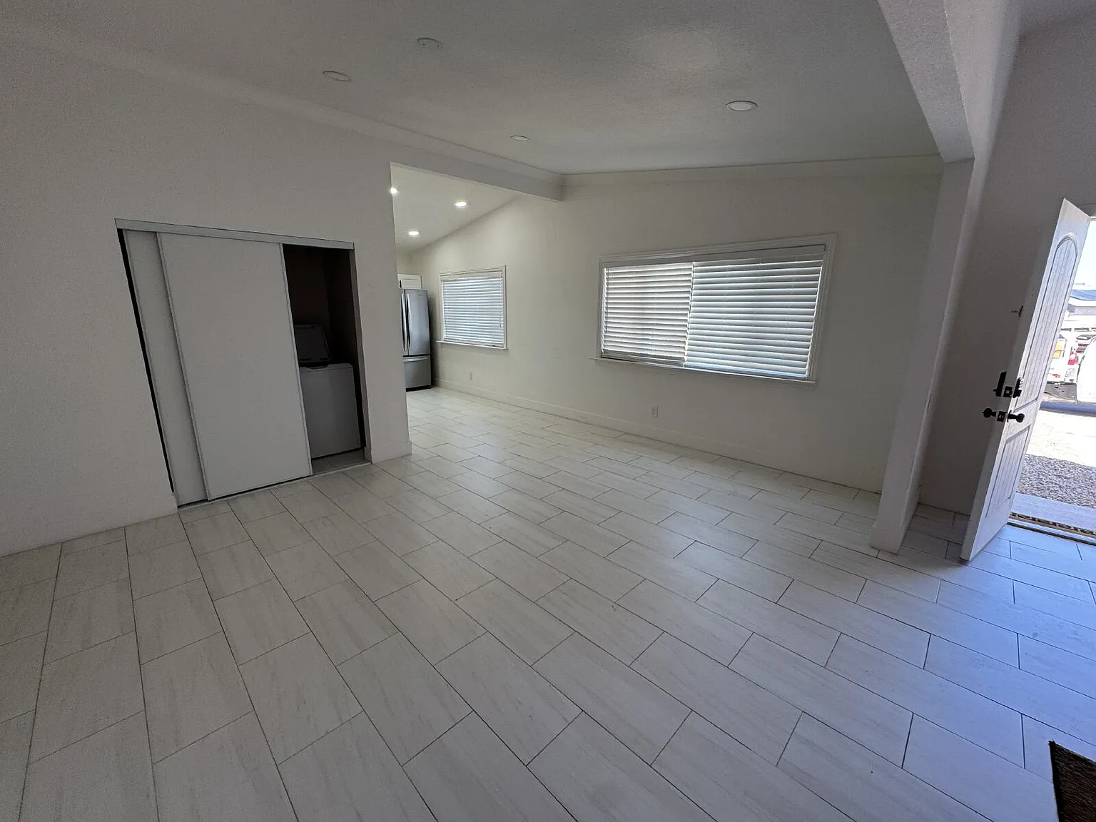 5 bed, 2.0 bath, 1746 sqft, $2,500 — Photo 4