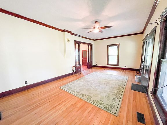 3rd image of 402 W 5th St