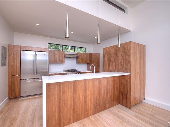 5th image of 39 Lovell Ave