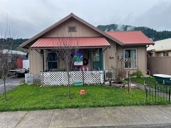 471 3rd Ave, Powers, OR 97466