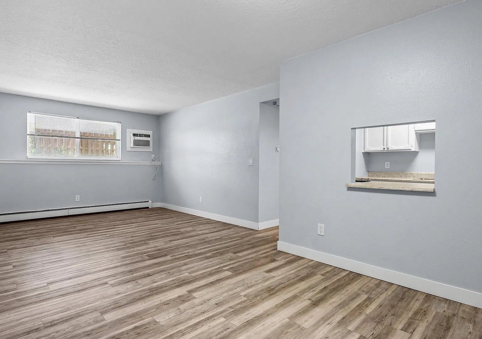 Garden level 2 Bedroom | 1 Bathroom (Double Vanity + Walk-In Closet!) — Photo 3