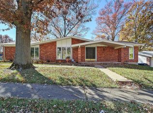 1 Country Club Ct, Florissant, MO 63033