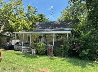 1005 Broad St, Windsor, NC 27983