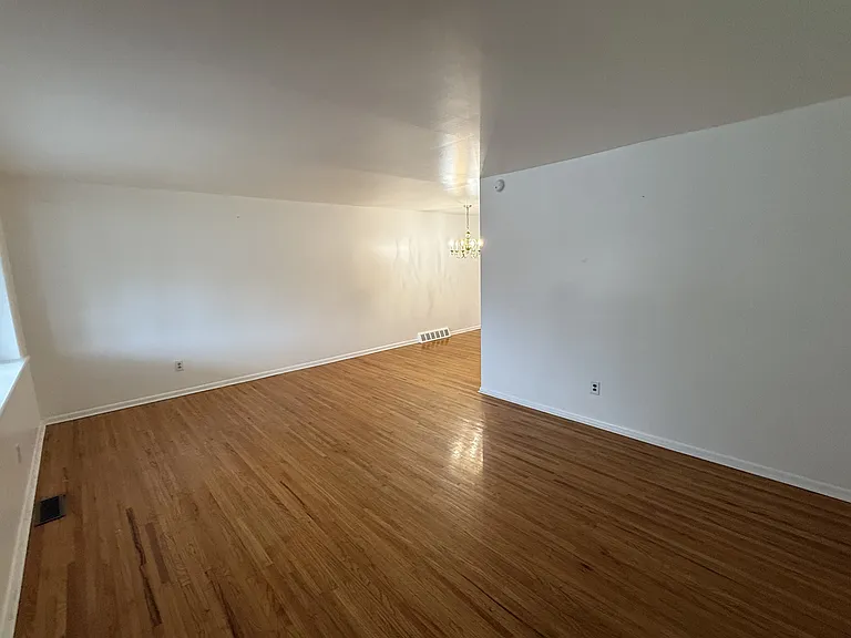 8835 Roosevelt Blvd — Photo 5