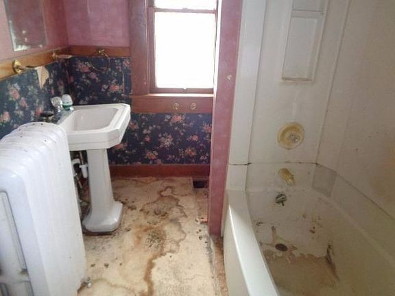 4th image of 305 S 5th St