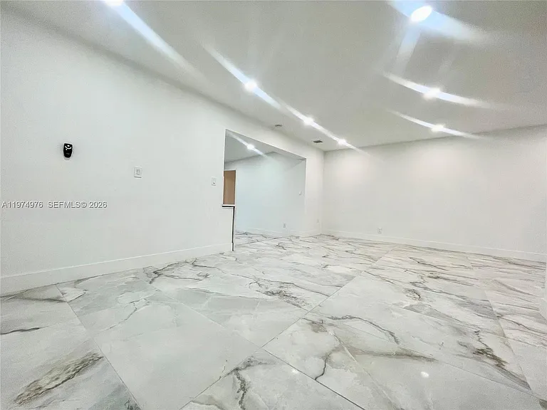 1649 NE 8th Ave — Photo 3
