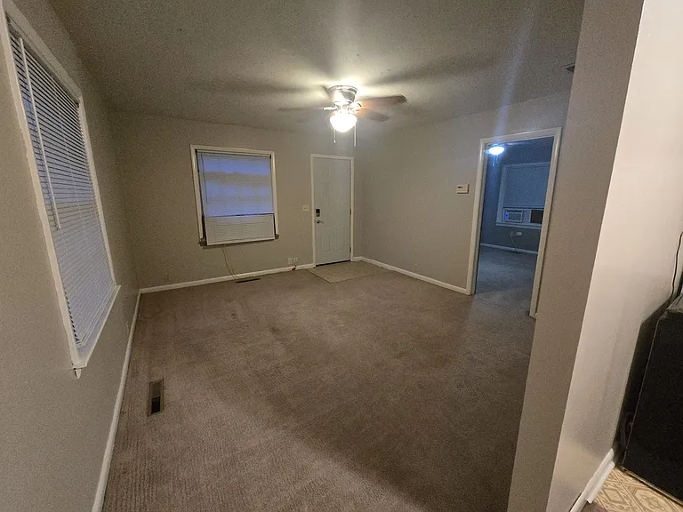 1505 Park Ln — Photo 4