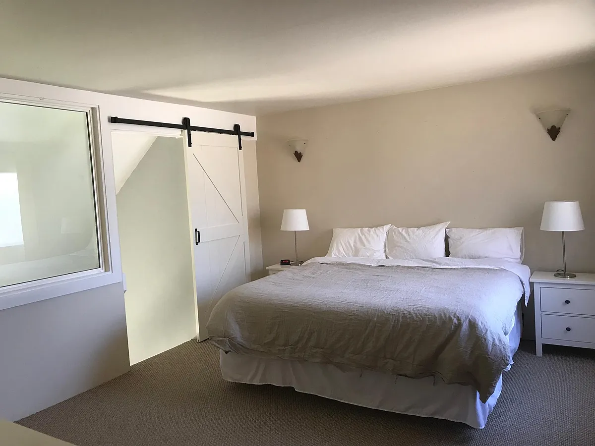 Building Photo - 1170 S Foothill Dr #335