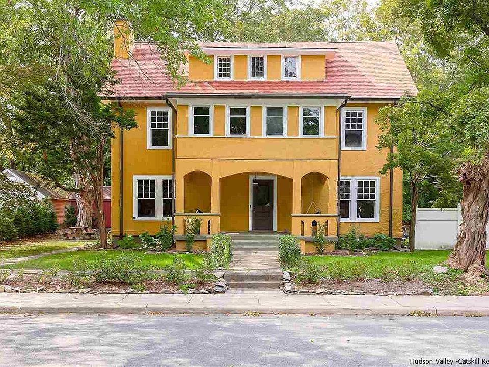1st image of 8 Woodside Pl
