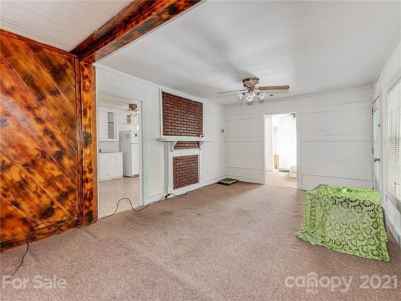 3rd image of 810 Evening Shade Ln