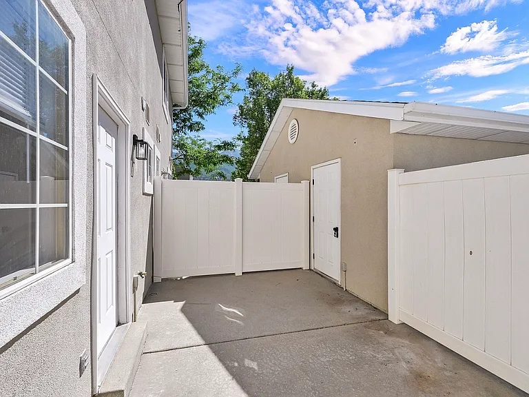 1348 E 6125 S — Photo 26