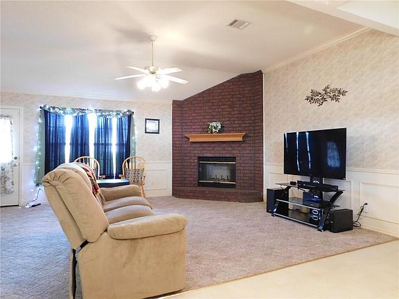 2nd image of 250 Western Dr