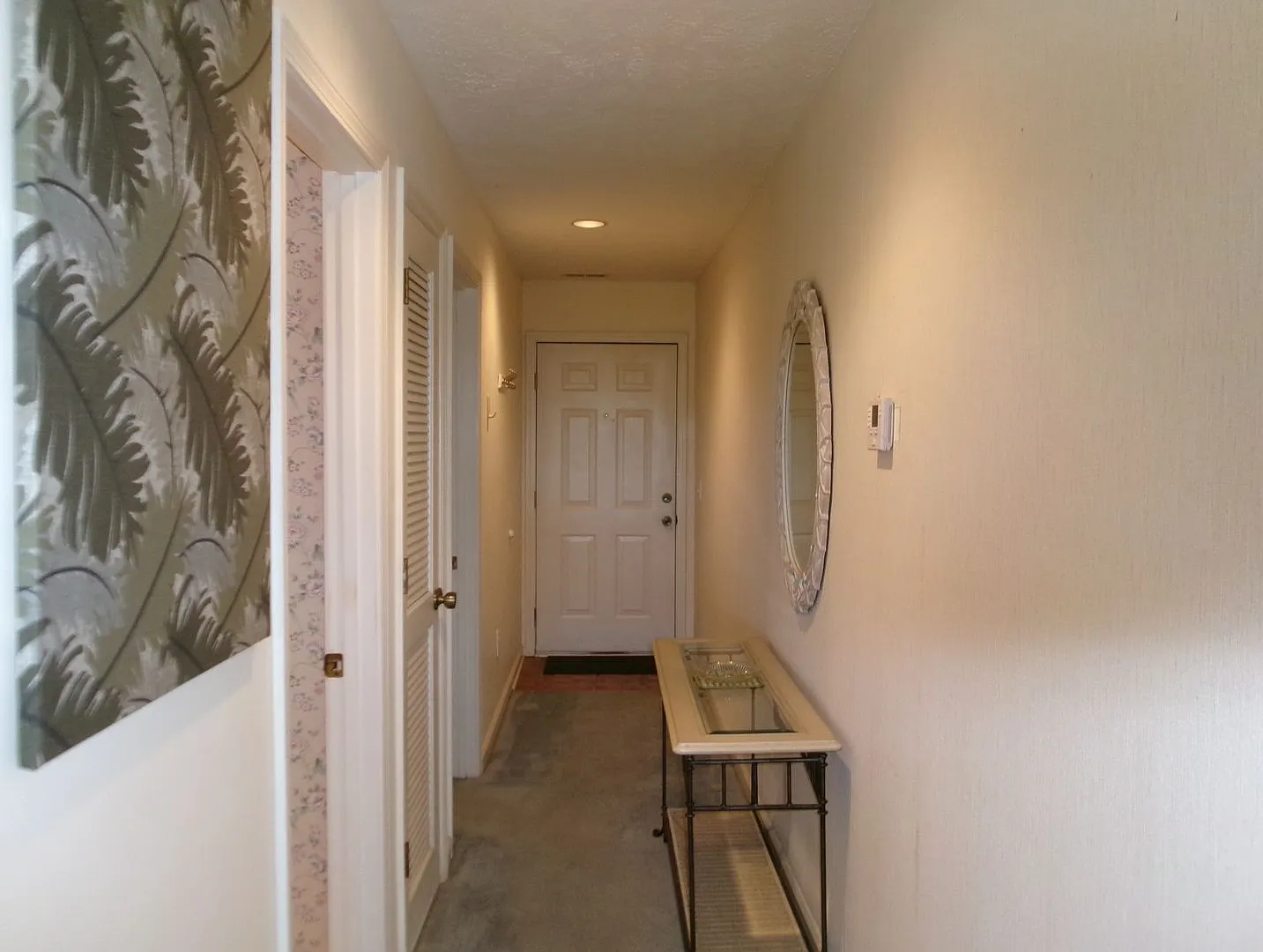 Rent Special! Furnished 1 Bedroom Condo With Beautiful Water Views. — Photo 3