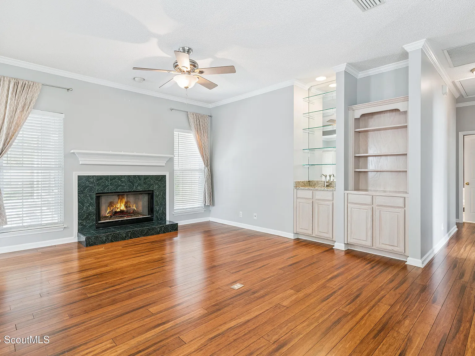 4 bed, 3.0 bath, 2086 sqft, $3,800 — Photo 3