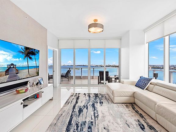 4th image of 2020 N Bayshore Dr APT 2110