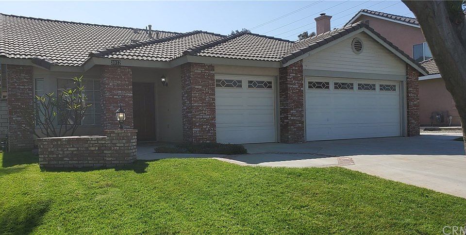1st image of 3012 Clover Ln