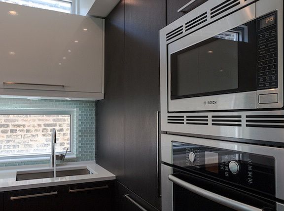 4th image of 874 N Marshfield St #3