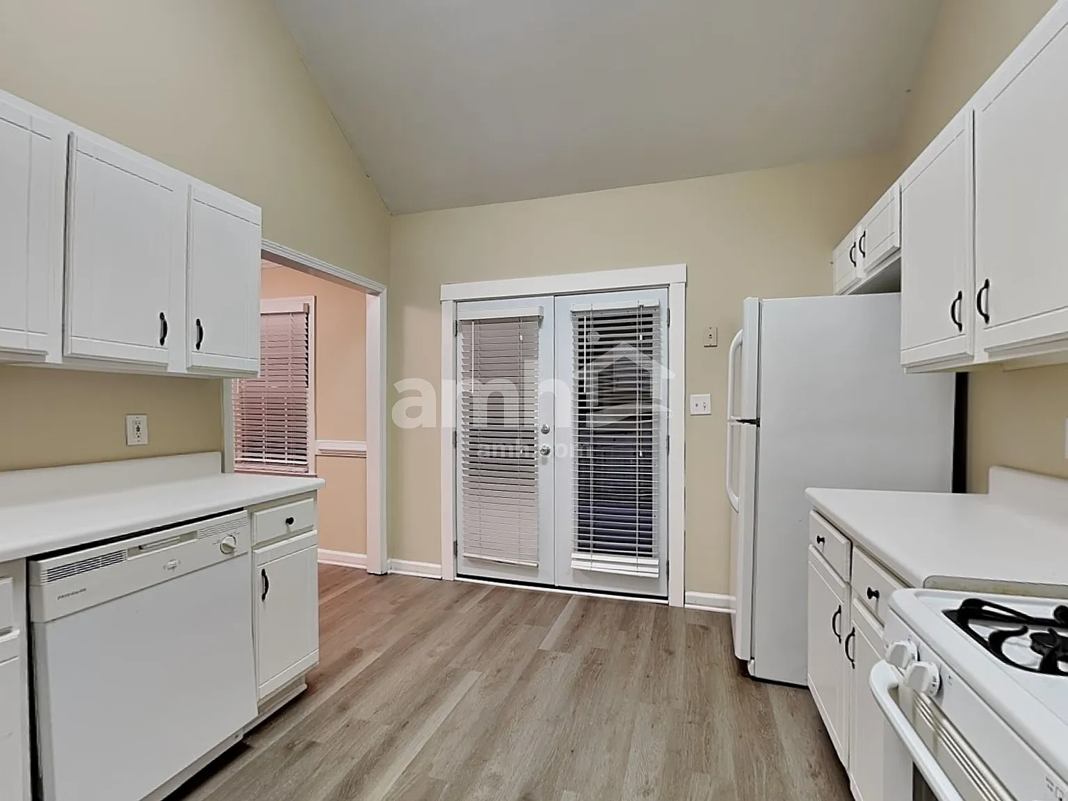 4 bed, 3.0 bath, 1348 sqft, $2,125 — Photo 4