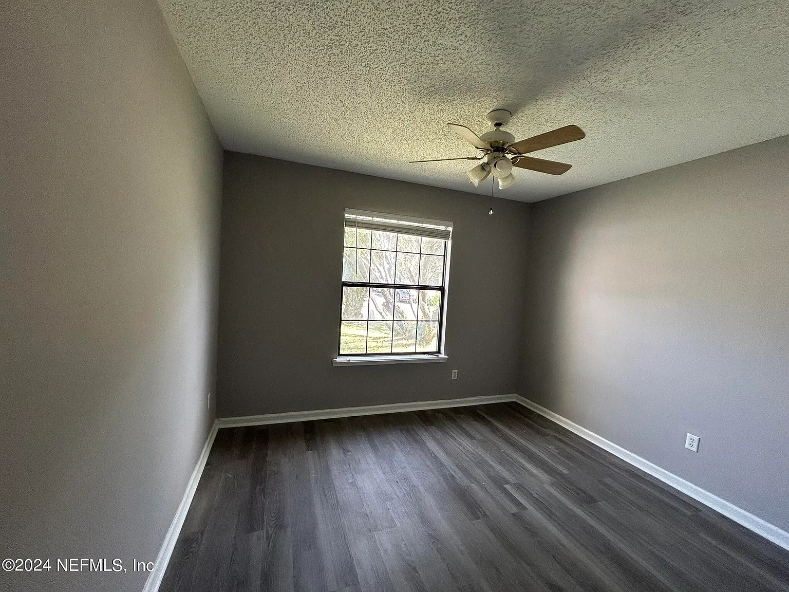 3 bed, 5.0 bath, 1294 sqft, $1,850 — Photo 4