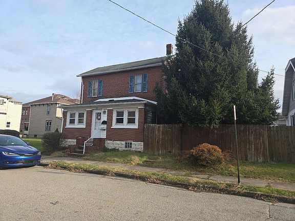 2nd image of 215 Oak St