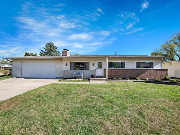 2918 Lourdes Dr, Saint Louis, MO 63125