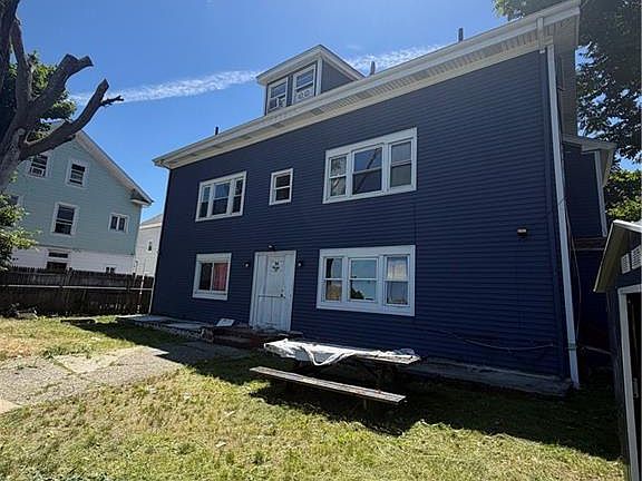2nd image of 54 Pearl St