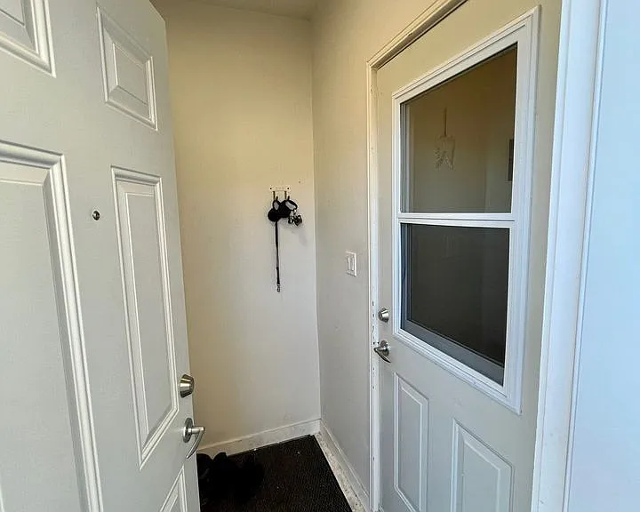 48 Nicole Marie Ave #LOWER — Photo 3