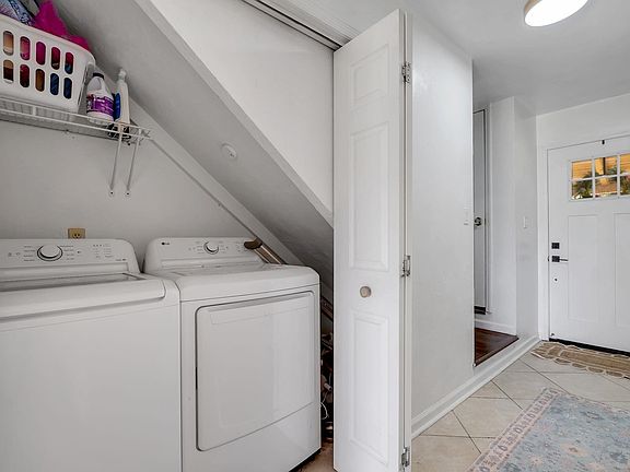 5th image of 2429 Merrigan Pl