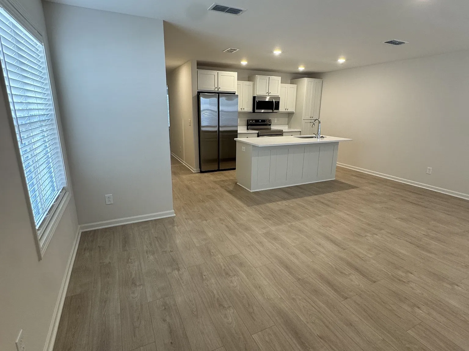 4 bed, 2.5 bath, 1461 sqft, $1,900 — Photo 4