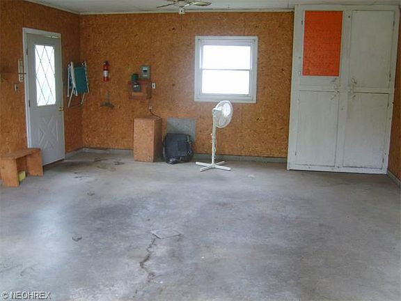 4th image of 829 Foster Ave