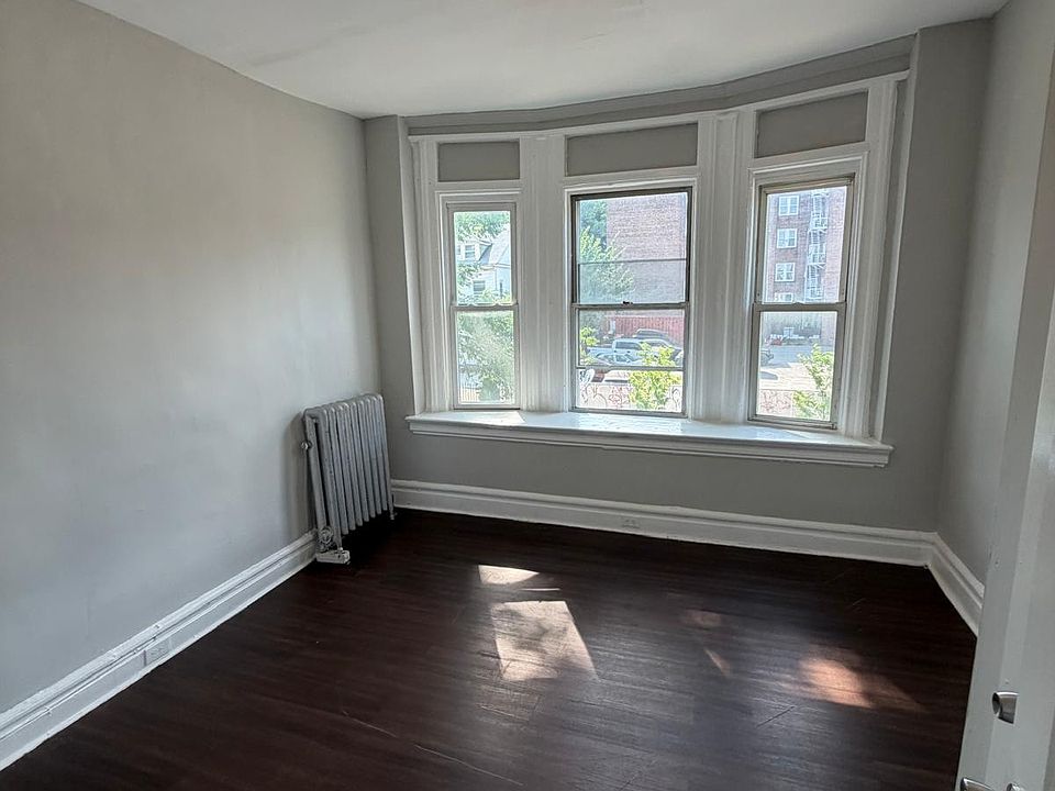 1st image of 191 Roseville Ave #3