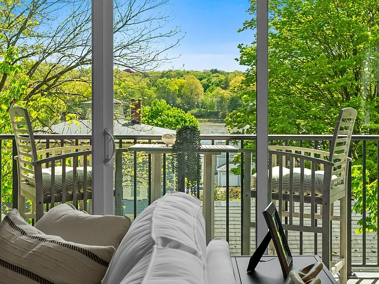 Riverhouse — Photo 9