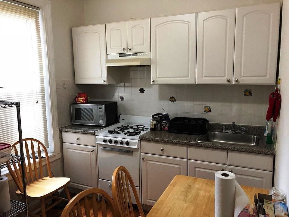 2nd image of 106 Avenue S APT 1