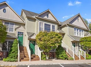 79 Locust Ave APT 212, New Canaan, CT 06840