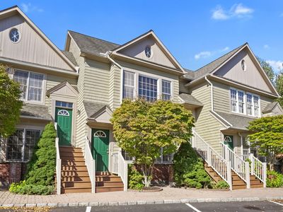 79 Locust Avenue APT 212, New Canaan, CT, 06840