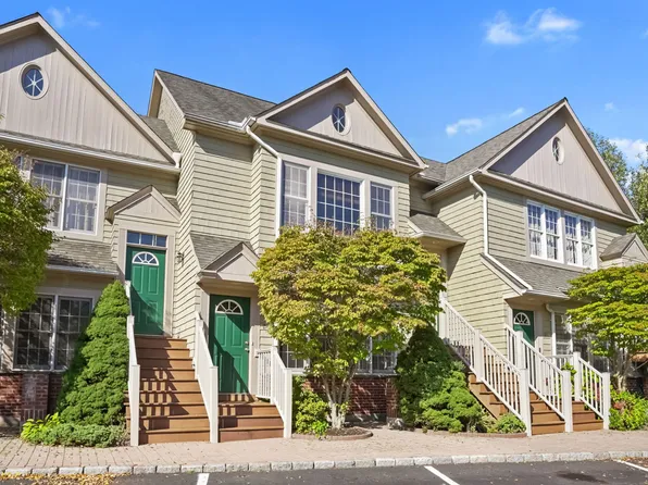 79 Locust Avenue APT 212, New Canaan, CT 06840