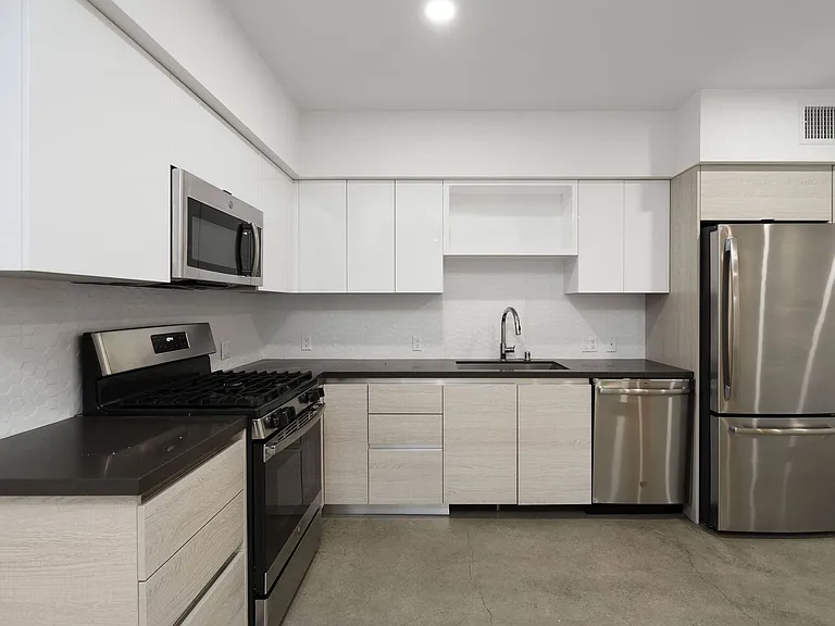 2409 Griffith Park Blvd — Photo 10