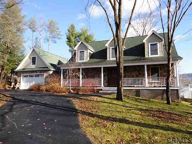 1st image of 11 Holly Dr