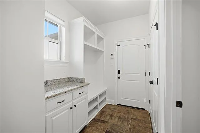 8929 Greenleaves Dr — Photo 21